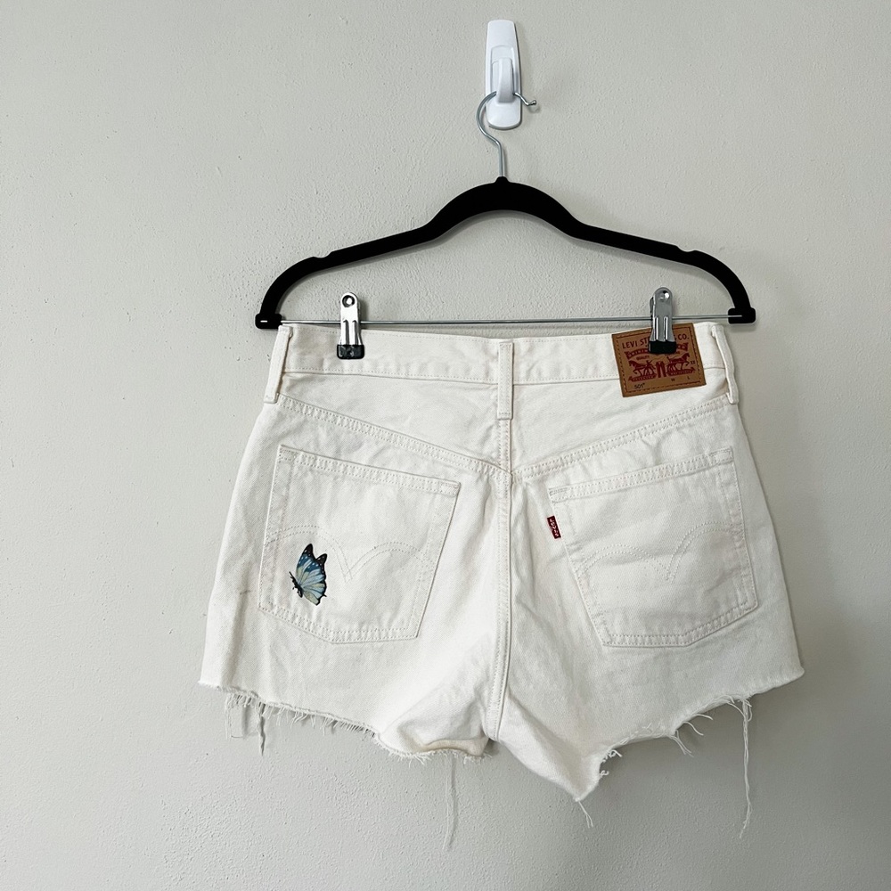 NWT LEVI'S 501 High Rise Button Fly Shorts With Butterfly Detail Size 28 - Picture 3 of 8